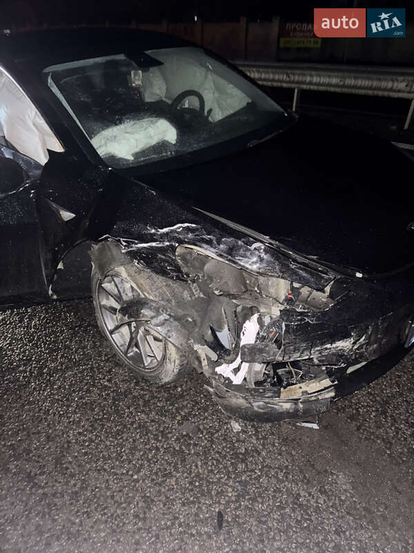 Седан Tesla Model 3 2019 в Львові