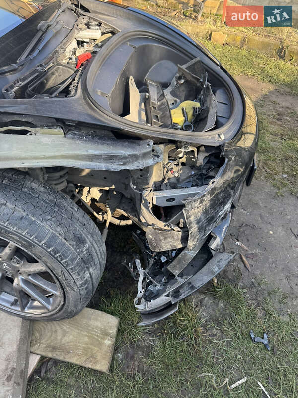 Седан Tesla Model 3 2019 в Львові