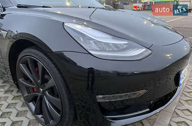 Седан Tesla Model 3 2019 в Киеве