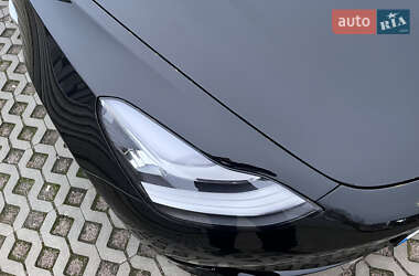 Седан Tesla Model 3 2019 в Киеве