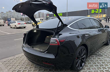 Седан Tesla Model 3 2019 в Киеве