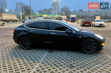 Седан Tesla Model 3 2019 в Киеве