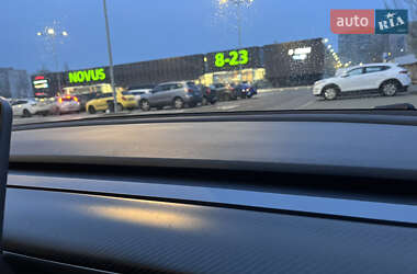 Седан Tesla Model 3 2019 в Киеве