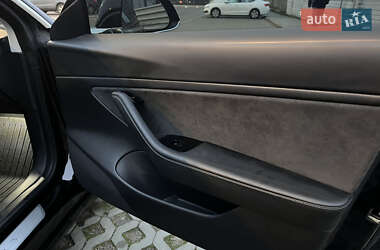 Седан Tesla Model 3 2019 в Киеве