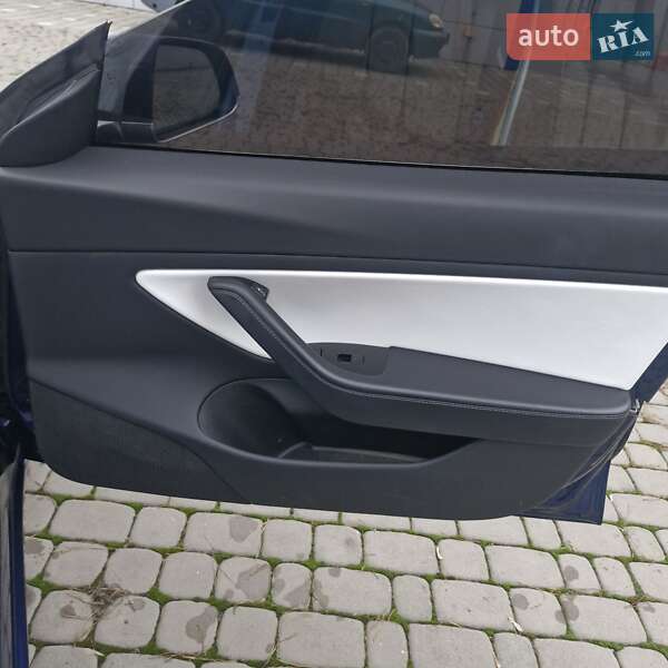 Седан Tesla Model 3 2019 в Смеле