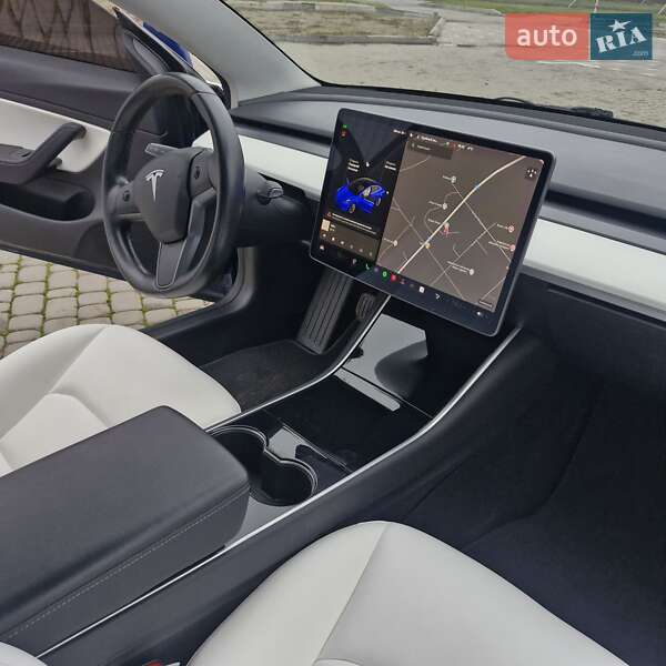 Седан Tesla Model 3 2019 в Смеле