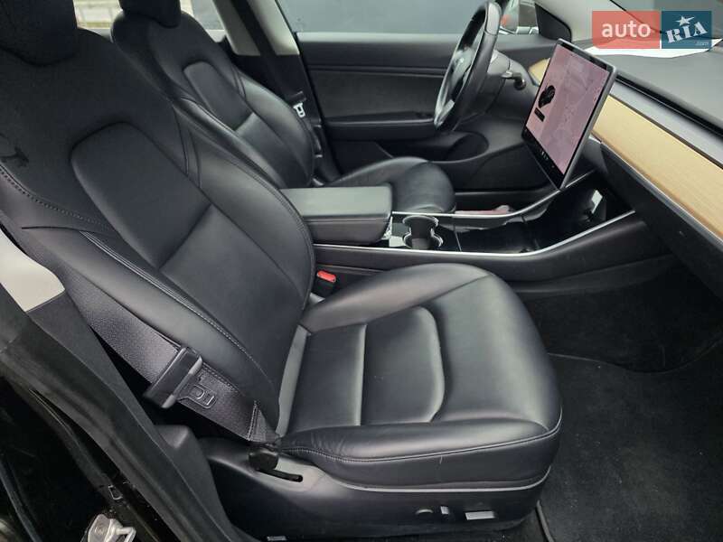 Седан Tesla Model 3 2018 в Тернополе