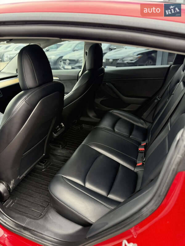 Седан Tesla Model 3 2022 в Ровно