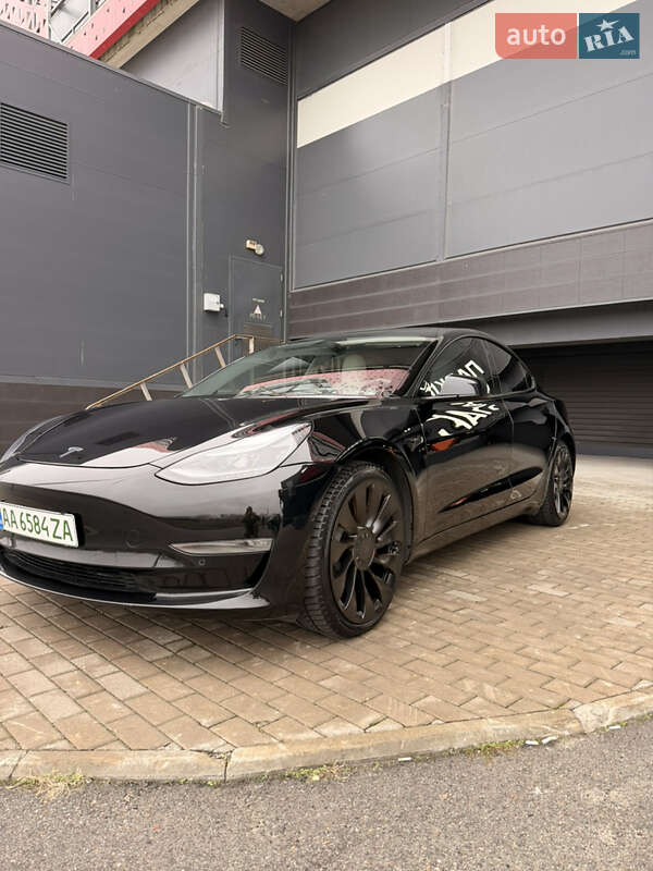 Седан Tesla Model 3 2022 в Киеве