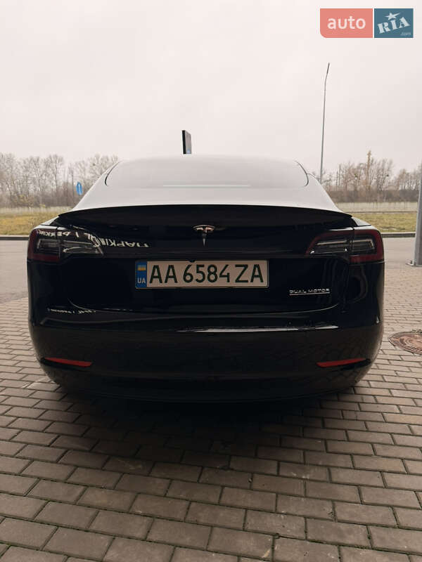 Седан Tesla Model 3 2022 в Киеве