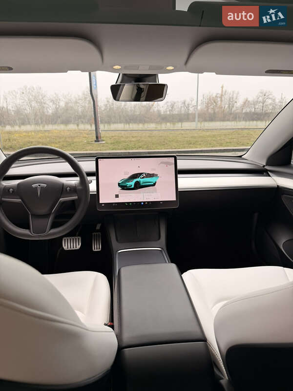 Седан Tesla Model 3 2022 в Киеве