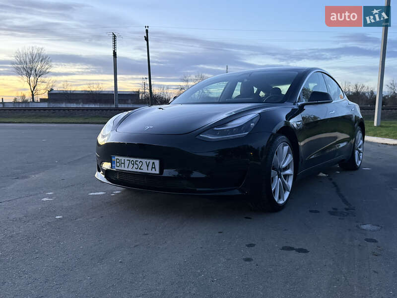 Седан Tesla Model 3 2019 в Ізмаїлі