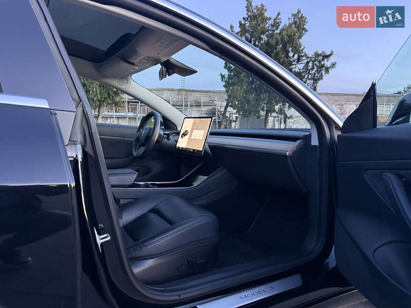 Седан Tesla Model 3 2019 в Ізмаїлі