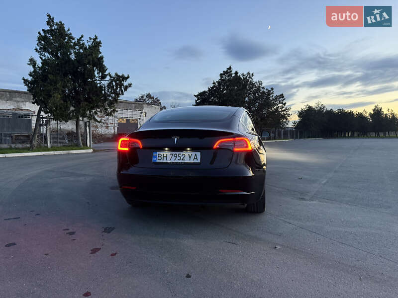 Седан Tesla Model 3 2019 в Ізмаїлі