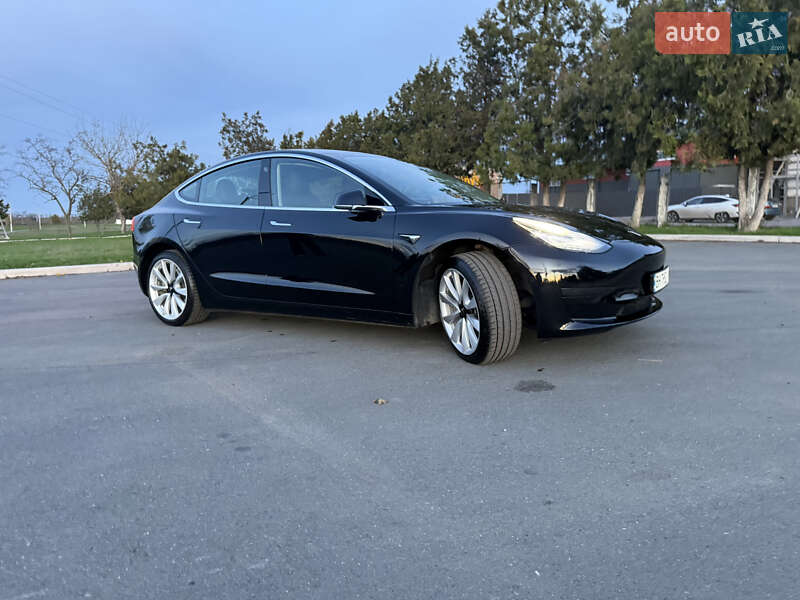 Седан Tesla Model 3 2019 в Ізмаїлі