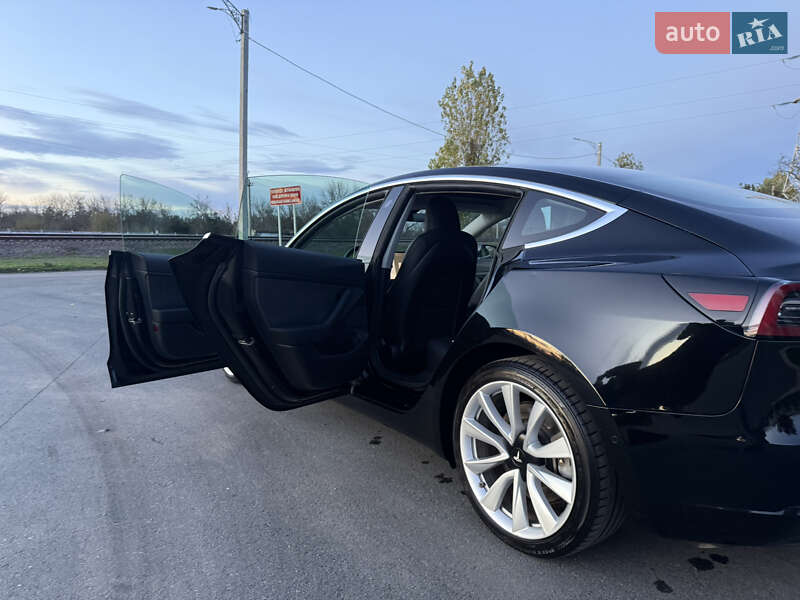 Седан Tesla Model 3 2019 в Ізмаїлі