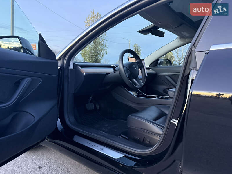 Седан Tesla Model 3 2019 в Ізмаїлі