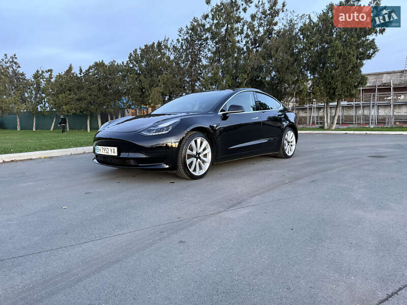 Седан Tesla Model 3 2019 в Ізмаїлі
