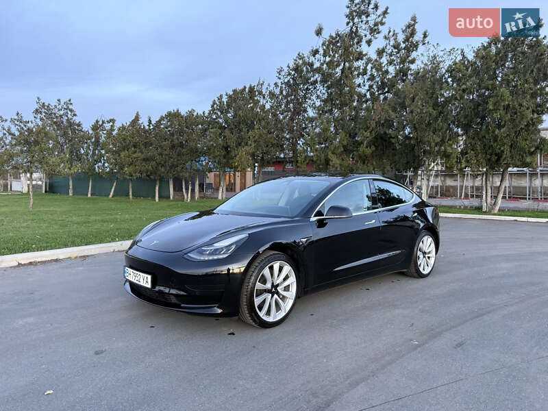 Седан Tesla Model 3 2019 в Ізмаїлі