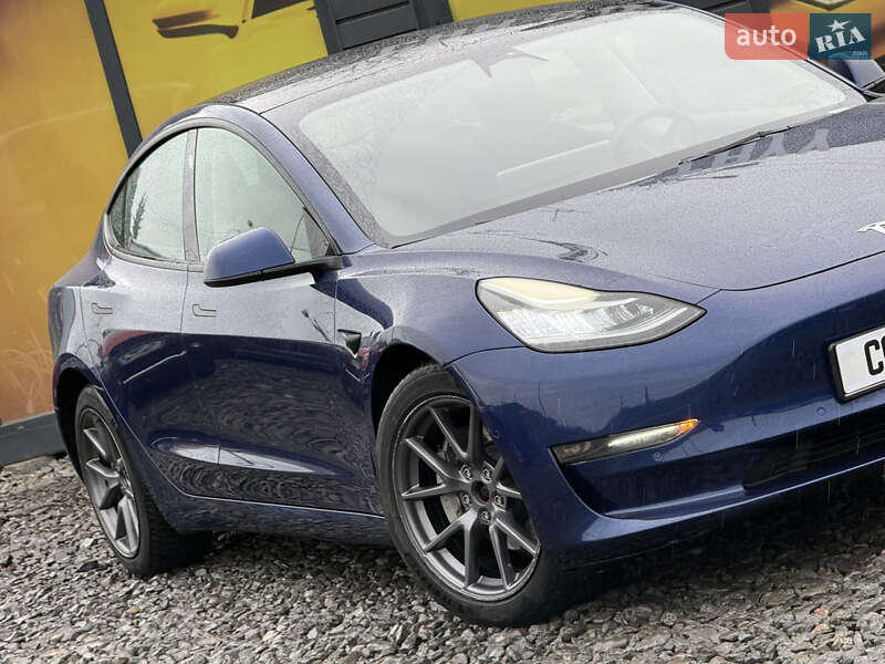 Седан Tesla Model 3 2022 в Стрию