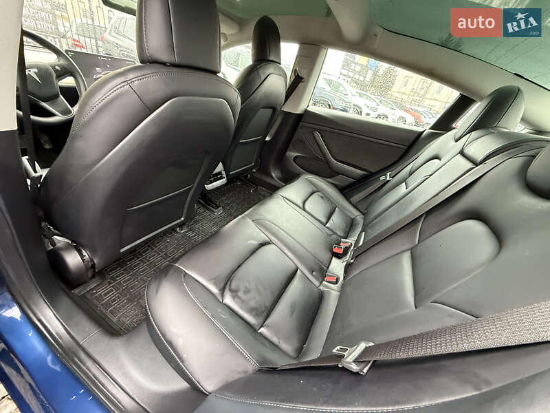 Седан Tesla Model 3 2022 в Стрию