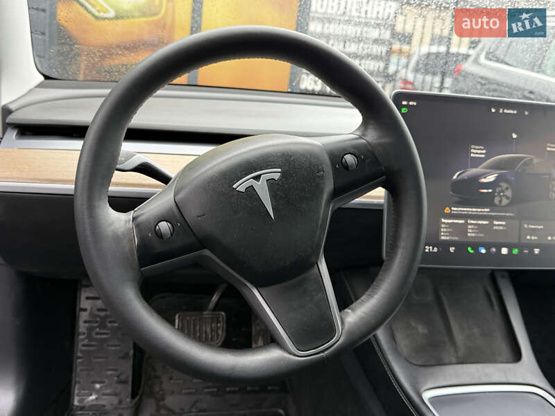 Седан Tesla Model 3 2022 в Стрию