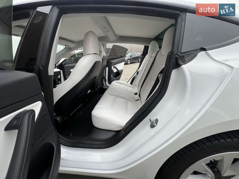 Седан Tesla Model 3 2021 в Луцке