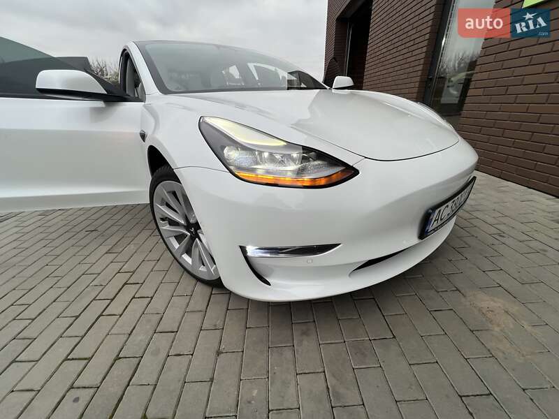 Седан Tesla Model 3 2021 в Луцке