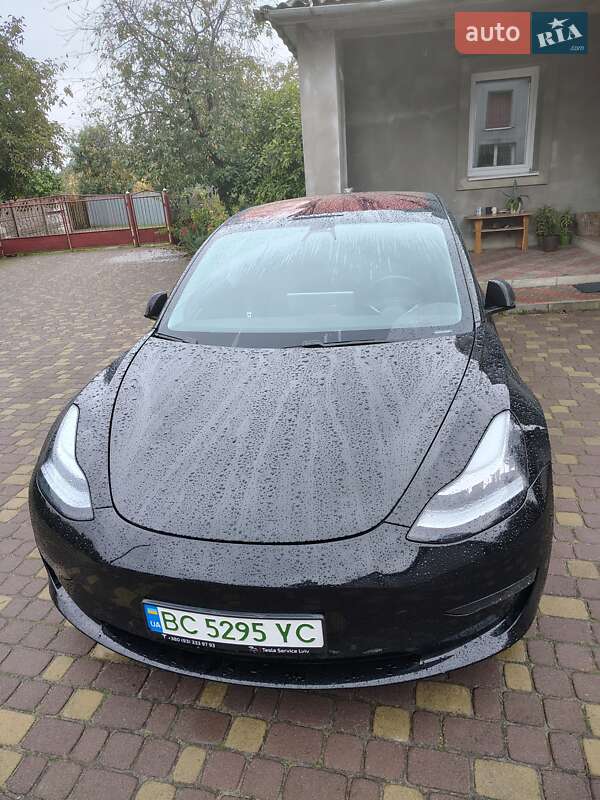 Седан Tesla Model 3 2019 в Львові