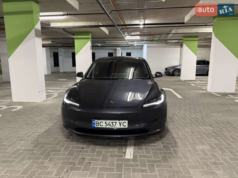 Седан Tesla Model 3 2023 в Львове