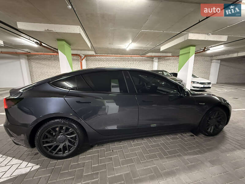 Седан Tesla Model 3 2023 в Львове