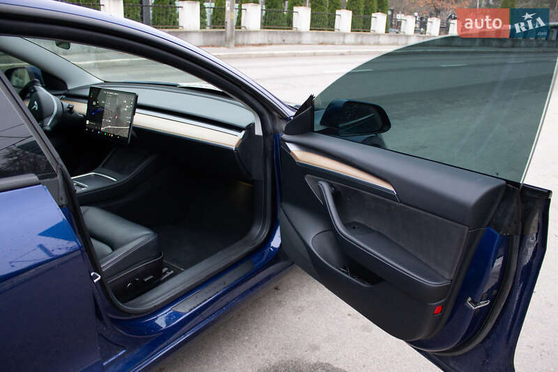 Седан Tesla Model 3 2021 в Києві