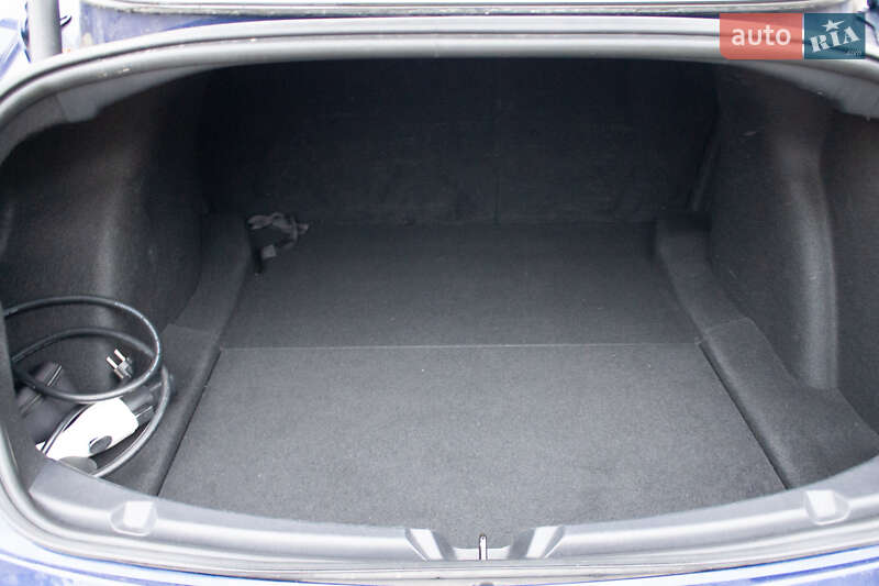 Седан Tesla Model 3 2021 в Києві