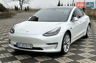 Седан Tesla Model 3 2020 в Буську