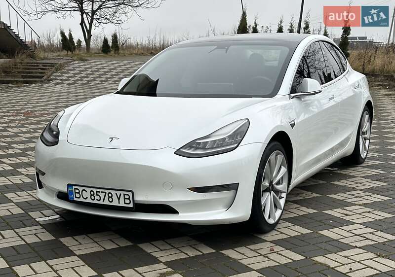 Седан Tesla Model 3 2020 в Буске
