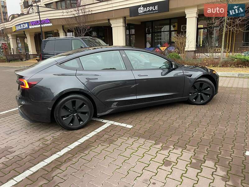 Седан Tesla Model 3 2024 в Києві