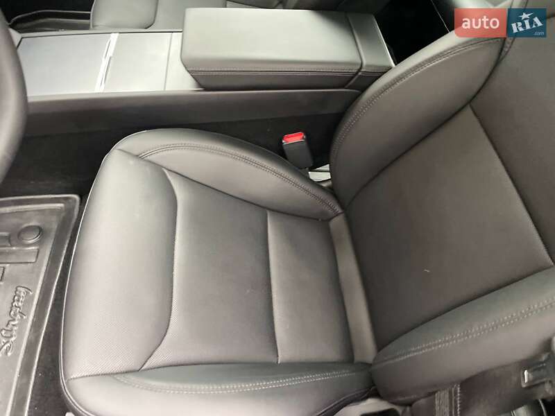 Седан Tesla Model 3 2024 в Києві