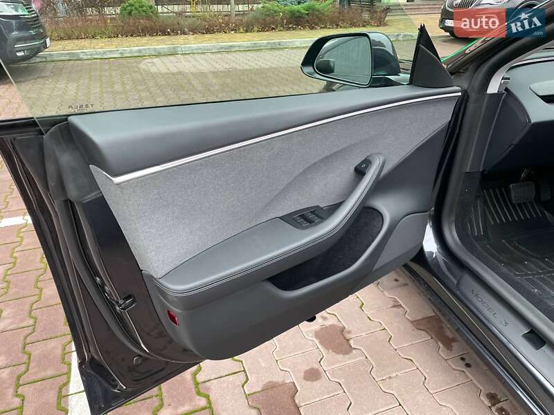 Седан Tesla Model 3 2024 в Києві