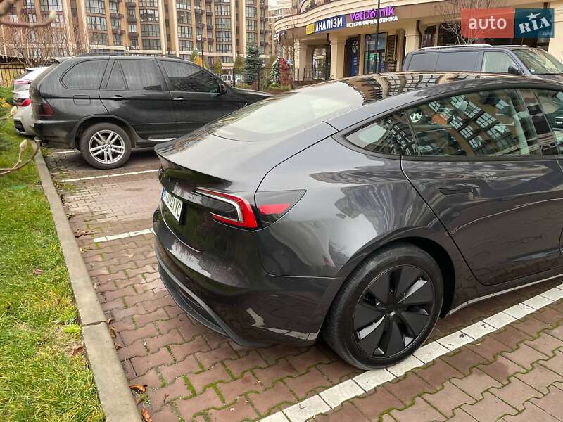 Седан Tesla Model 3 2024 в Києві