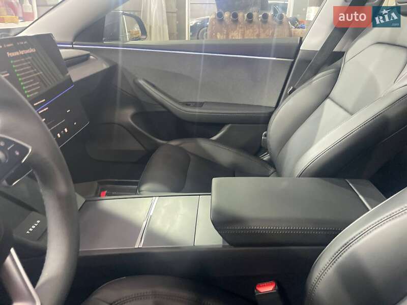 Седан Tesla Model 3 2024 в Києві