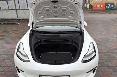 Седан Tesla Model 3 2018 в Черкассах