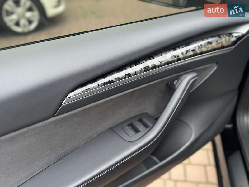 Седан Tesla Model 3 2023 в Одессе