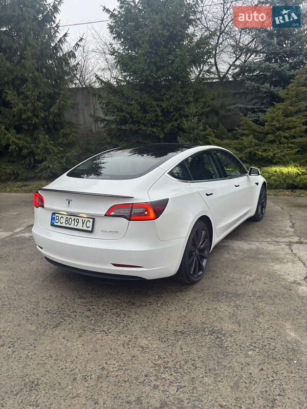 Седан Tesla Model 3 2019 в Львове