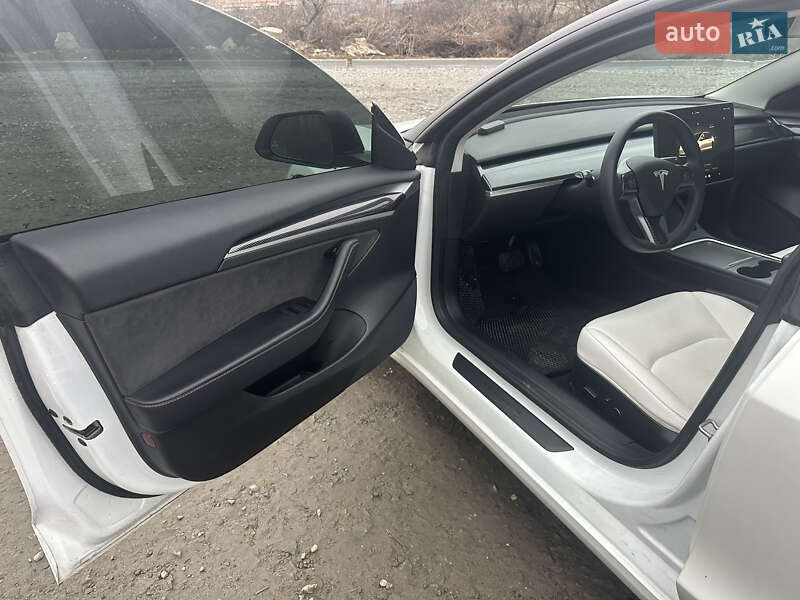 Седан Tesla Model 3 2022 в Киеве