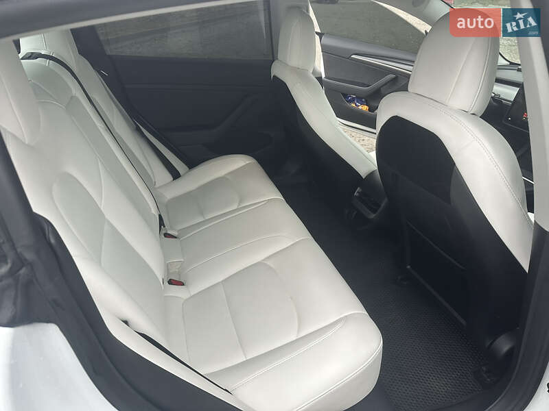 Седан Tesla Model 3 2022 в Киеве