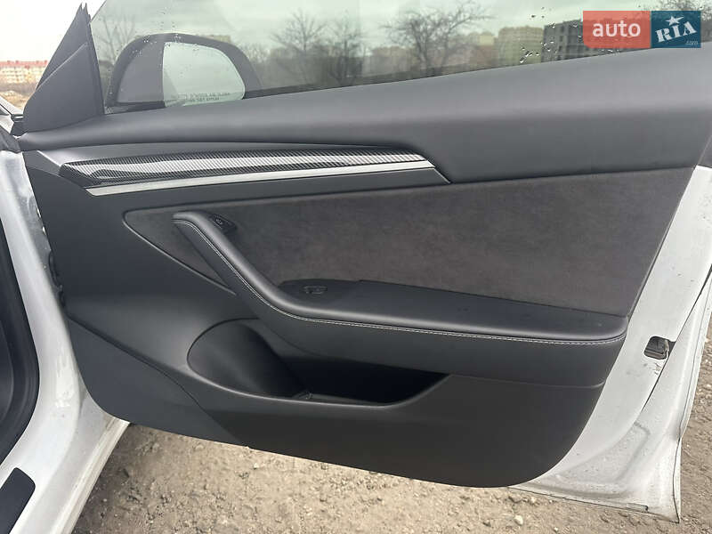 Седан Tesla Model 3 2022 в Киеве