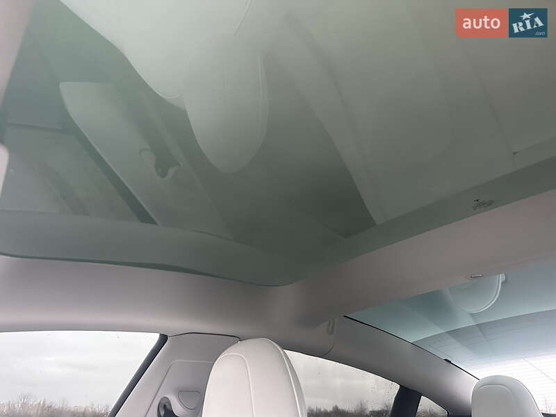 Седан Tesla Model 3 2022 в Киеве