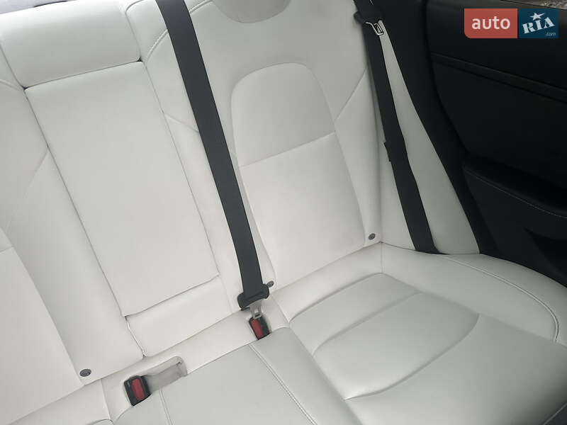 Седан Tesla Model 3 2022 в Киеве