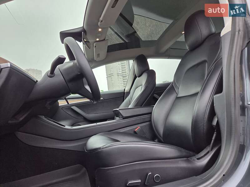 Седан Tesla Model 3 2021 в Киеве