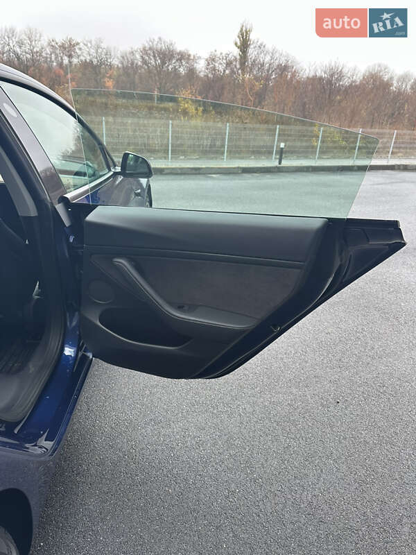 Седан Tesla Model 3 2022 в Дніпрі
